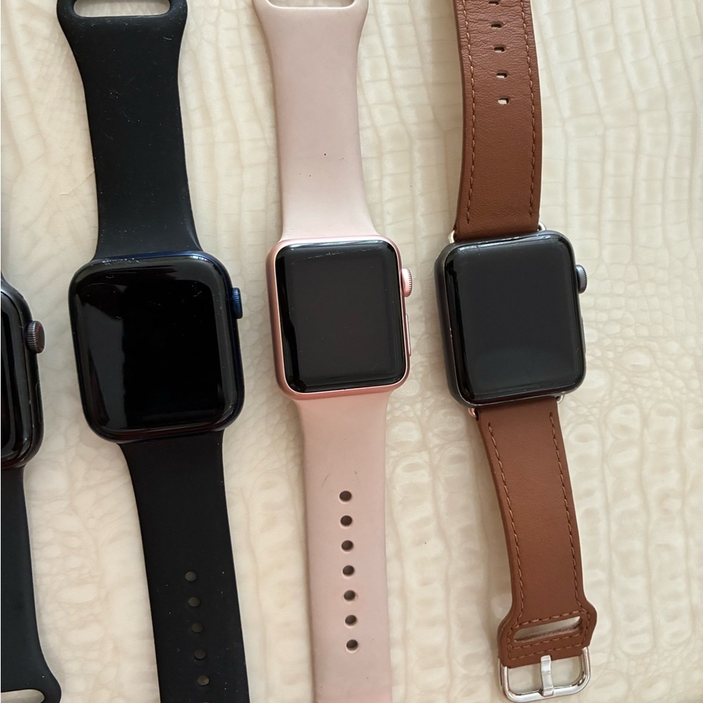 Apple.  Samsung.  Fitbit lot of 25.  for repair broken damaged - Picture 6 of 16